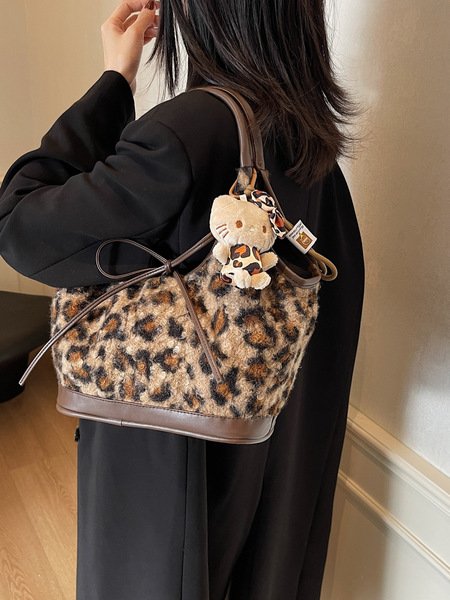 Korean Style Retro Plush Leopard Print Tote Bag