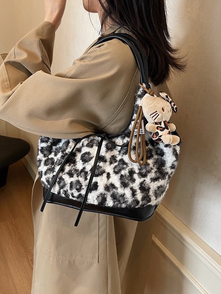 Korean Style Retro Plush Leopard Print Tote Bag