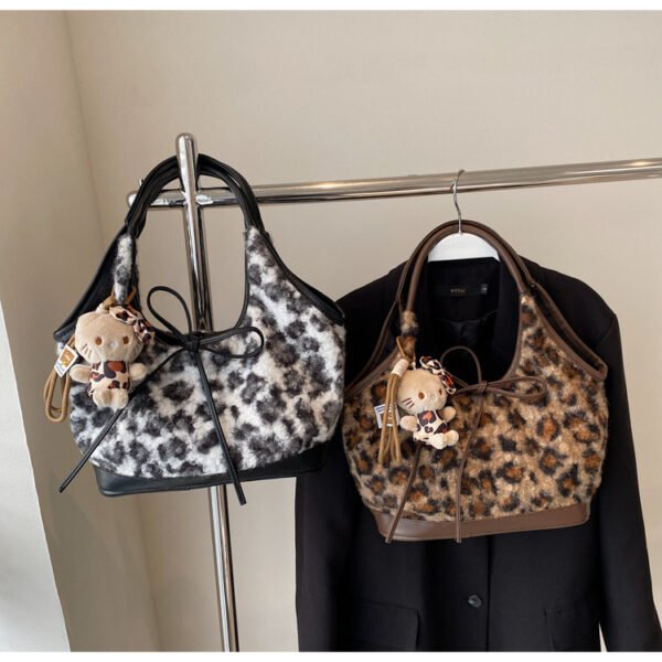 Korean Style Retro Plush Leopard Print Tote Bag